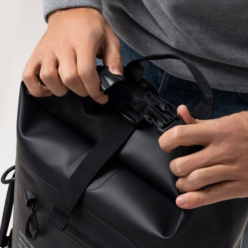 プロジェクト8020 防水バックパック